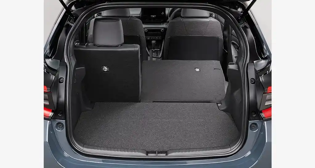 後部座席は倒せるがリクライニング機能は無い