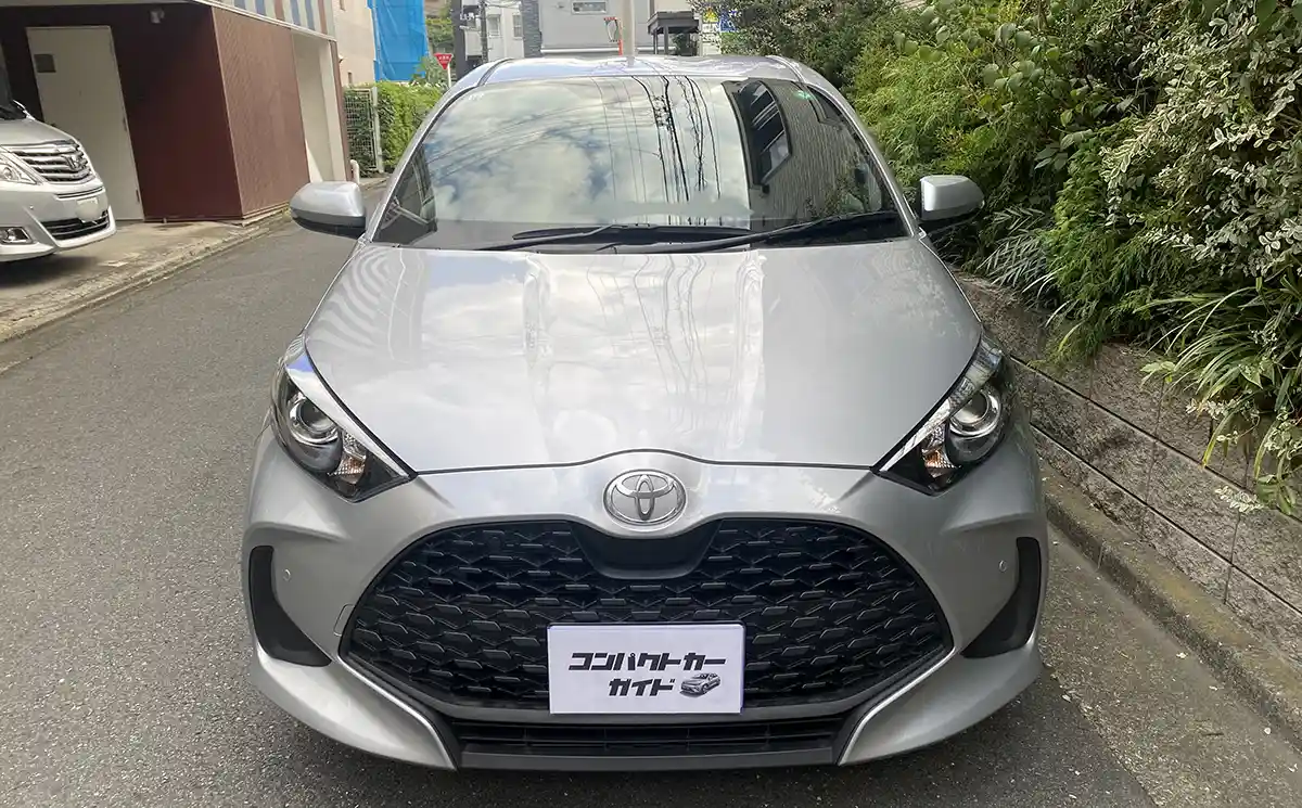 ヤリスとアクア 後部座席の広さを比較