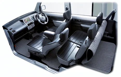 シンプルで使いやすい内装の特徴とシートアレンジ