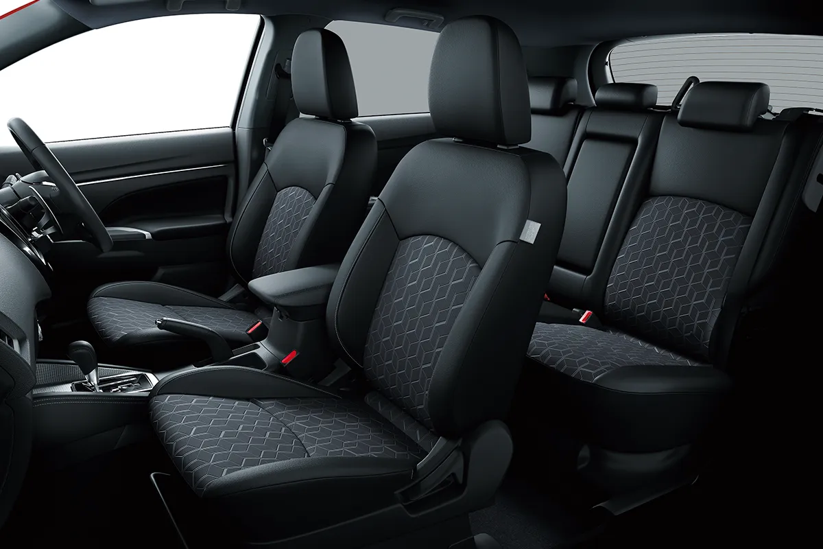 内装の質と後部座席が狭いという実態