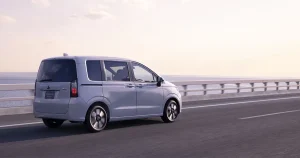 フリードの運転は怖い？初心者や女性の不安を減らす駐車と練習法